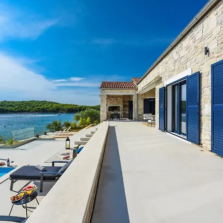 Proversa Villa *